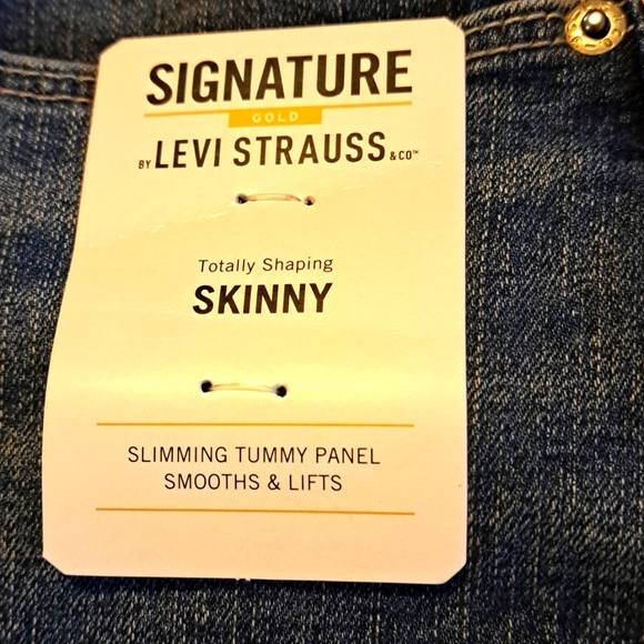 Womens NEW SIGNATURE LEVI SHAPING JEANS. 4. (WAIST 27) - Picture 7 of 15